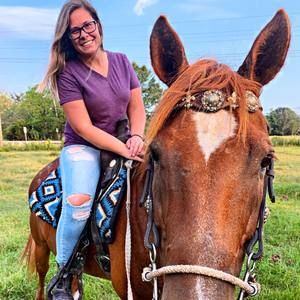 Meet your Posher, Alicia